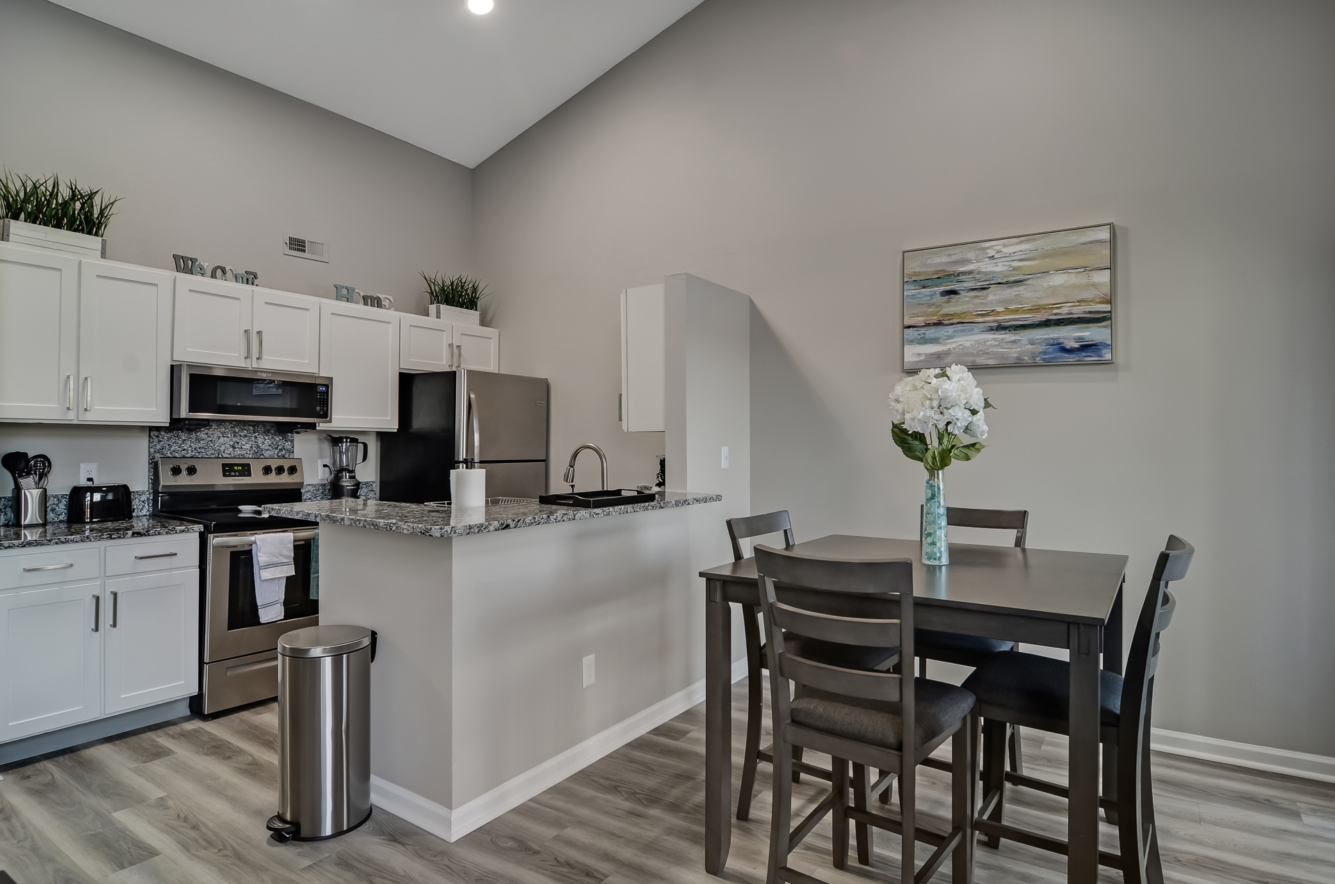 view of side of kitchen and dinning room table