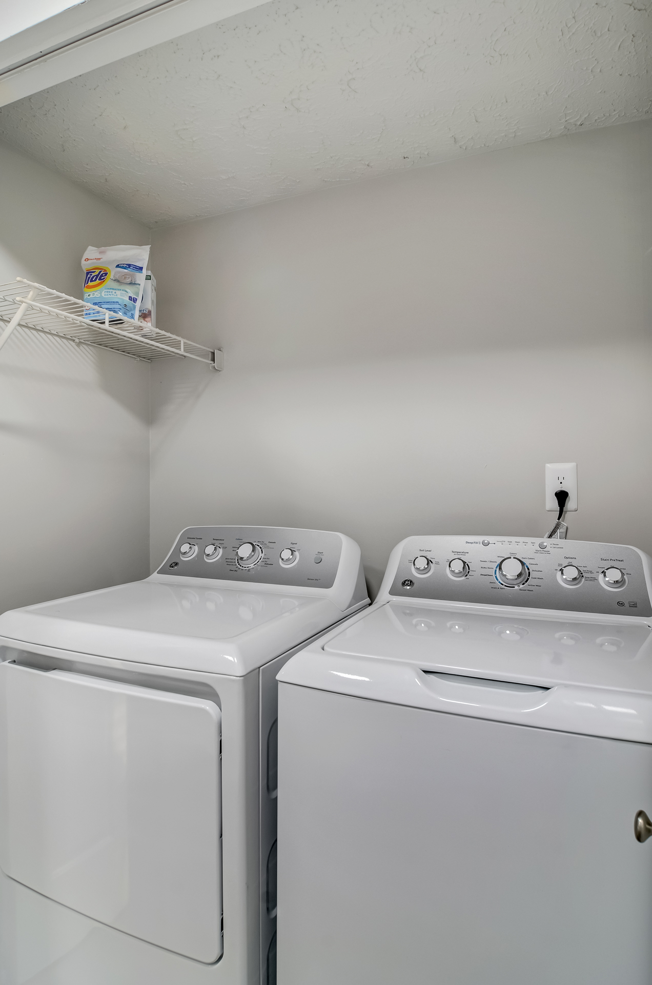 washer and dryer in apartment unit